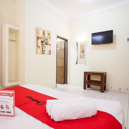 Reddoorz Near Marvel City Mall Wonocolo Exterior photo