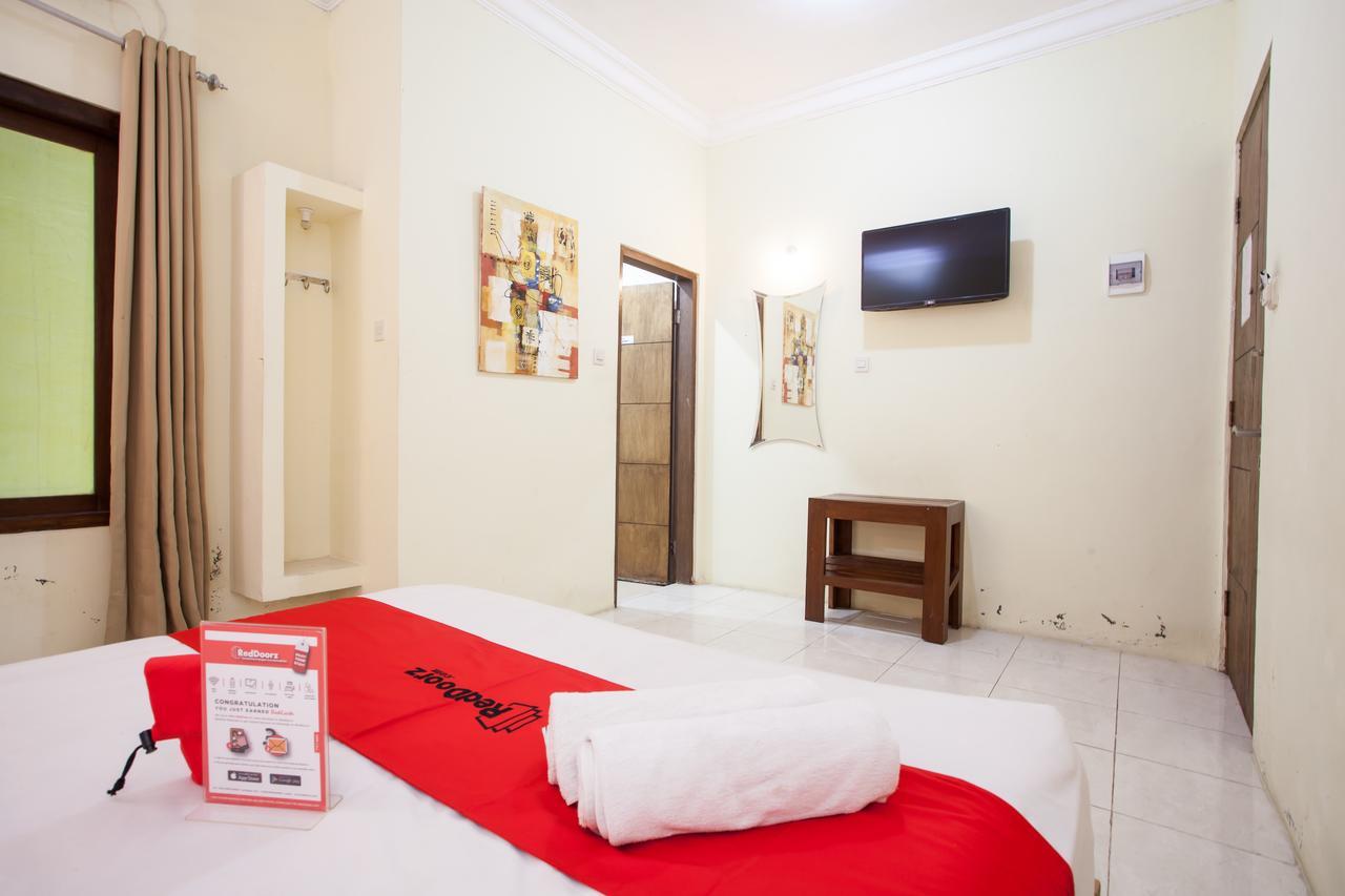 Reddoorz Near Marvel City Mall Wonocolo Exterior photo