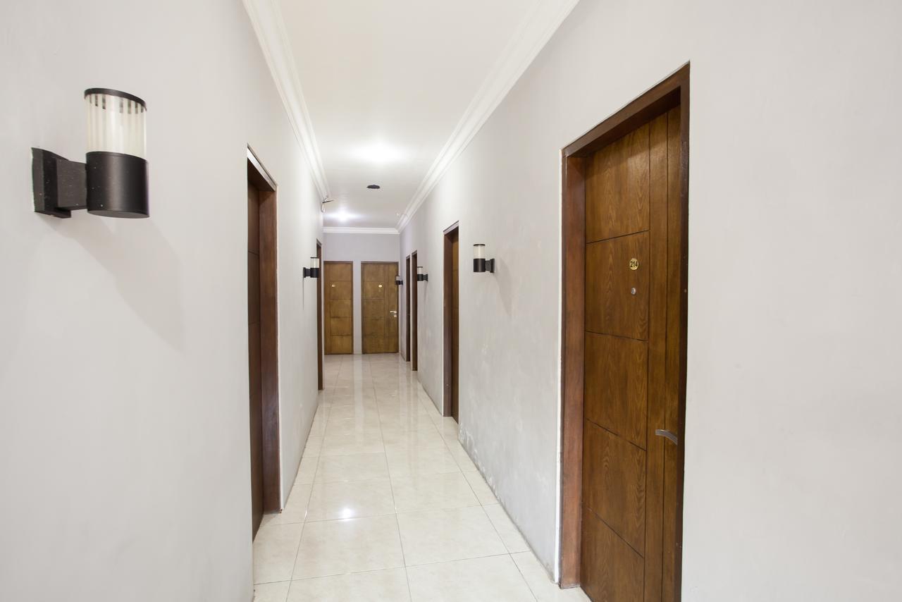 Reddoorz Near Marvel City Mall Wonocolo Exterior photo