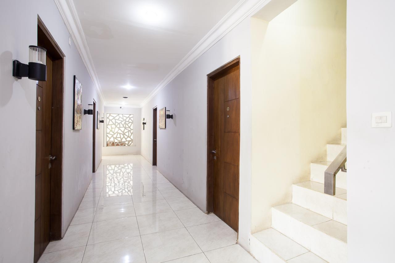 Reddoorz Near Marvel City Mall Wonocolo Exterior photo